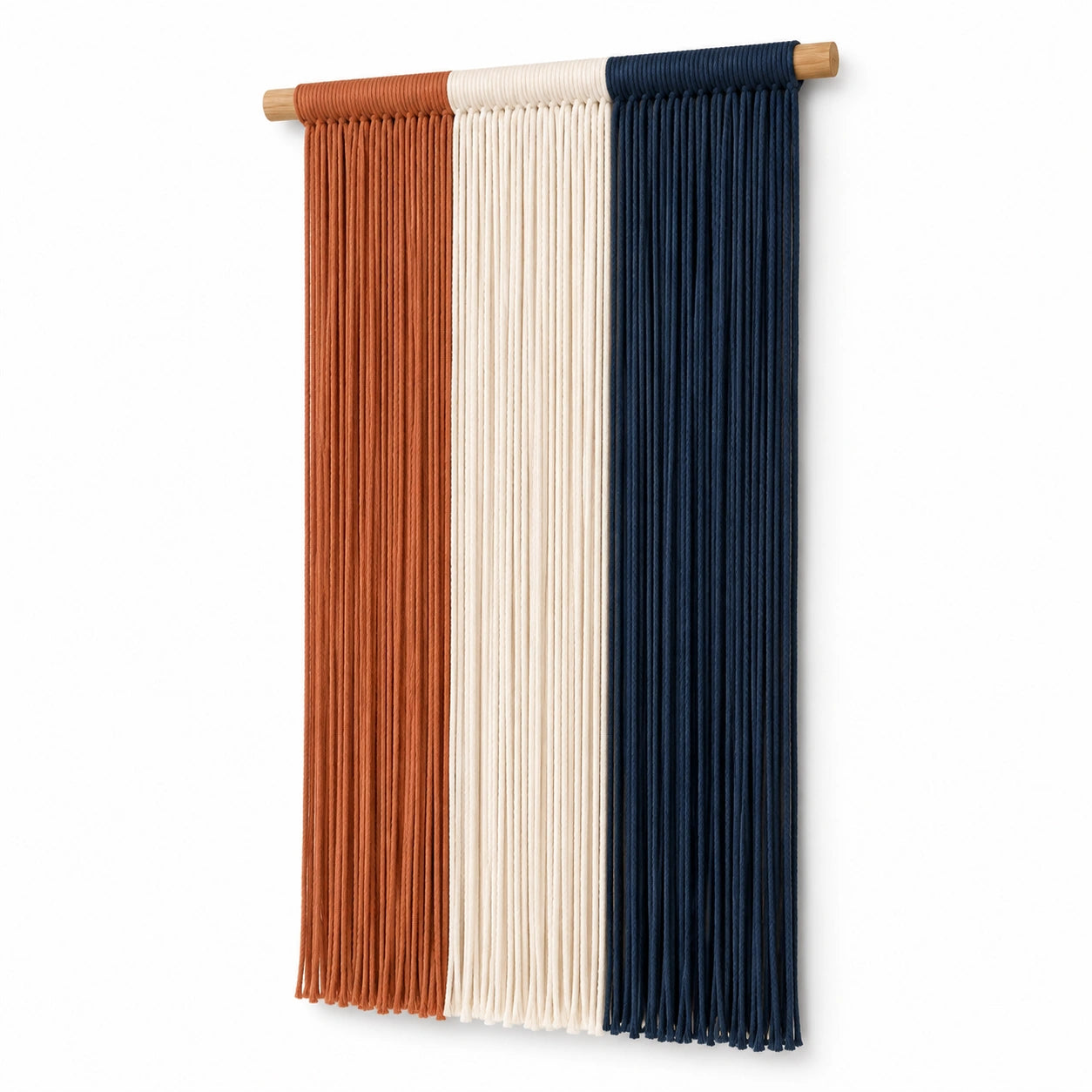 Makramee Wandbehang 60 x 100 cm aus Baumwolle in Terrakotta Creme Dunkelblau mit Holzstab für Wohnräume